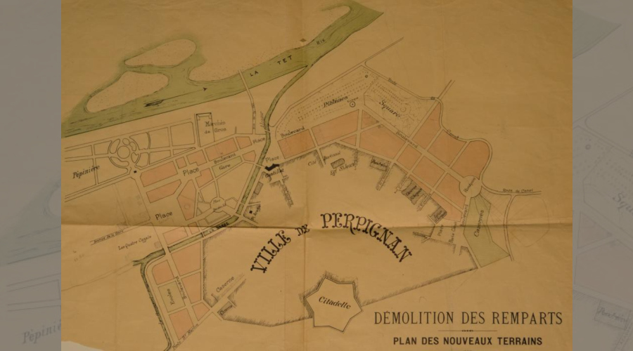 Plan:boulevards et lotissements viennent s'insérer ,sur l'emplacement des remparts, entre les parc-jardins et la vieille ville 