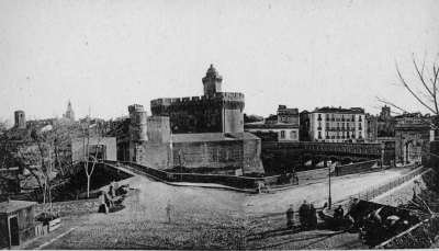 A gauche le pont d'ane enjambant la Basse;à gauche le pont éclusé d'avall ;au milieu le castillet et son baluard.